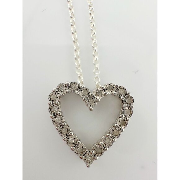Beautiful Heart Necklace w Natural Diamonds in Illusion Settings - Picture 5 of 13
